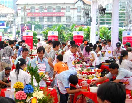 ຮອງນາຍົກລັດຖະມົນຕີຫວູດຶກດາມເຂົ້າຮ່ວມພິທີໄຂວັນບຸນຄອບຄົວ